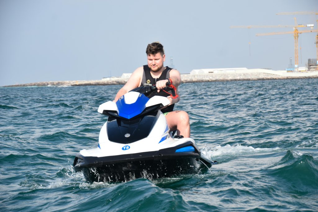 احجز جيت سكي العرب